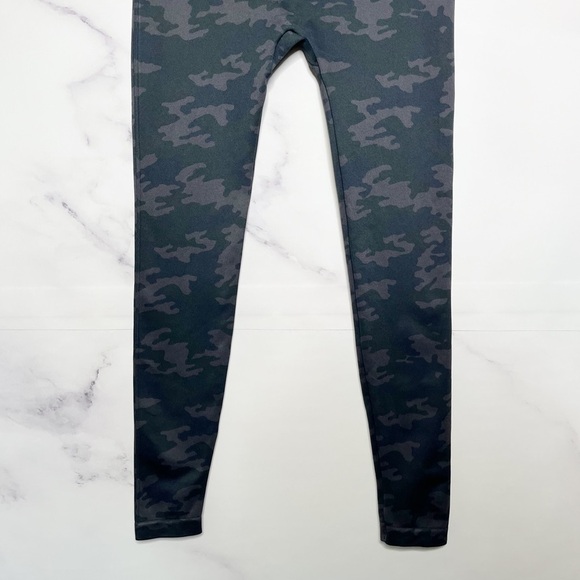 SPANX Camo Look at Me Now Seamless Cropped Leggings - Picture 7 of 15